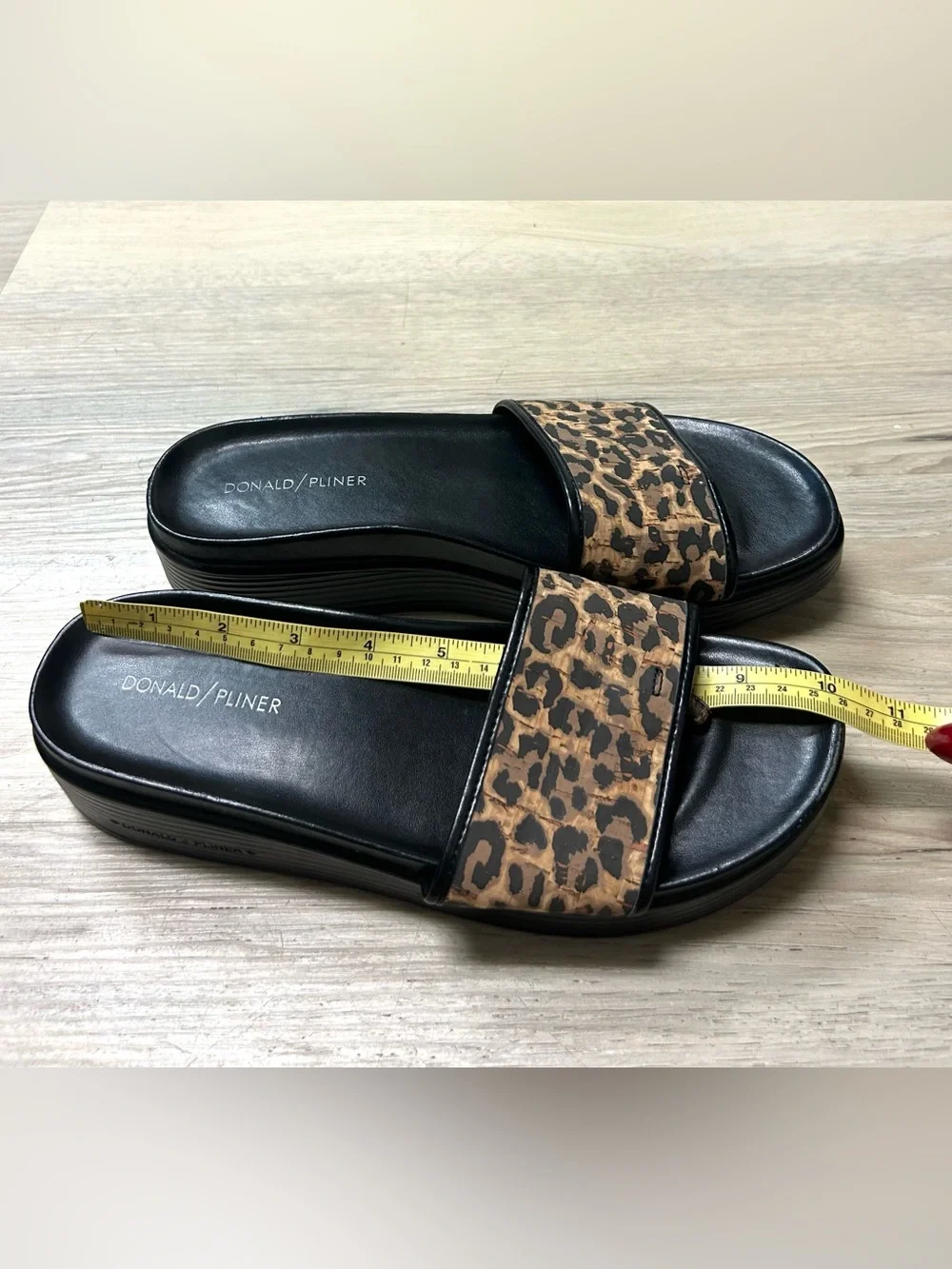 Donald Pliner Leopard Sandals Women's Fiji Sz 9.5M Leather Slip On Wedge Comfort